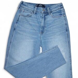 Hollister Ultra High-Rise Mom Jean